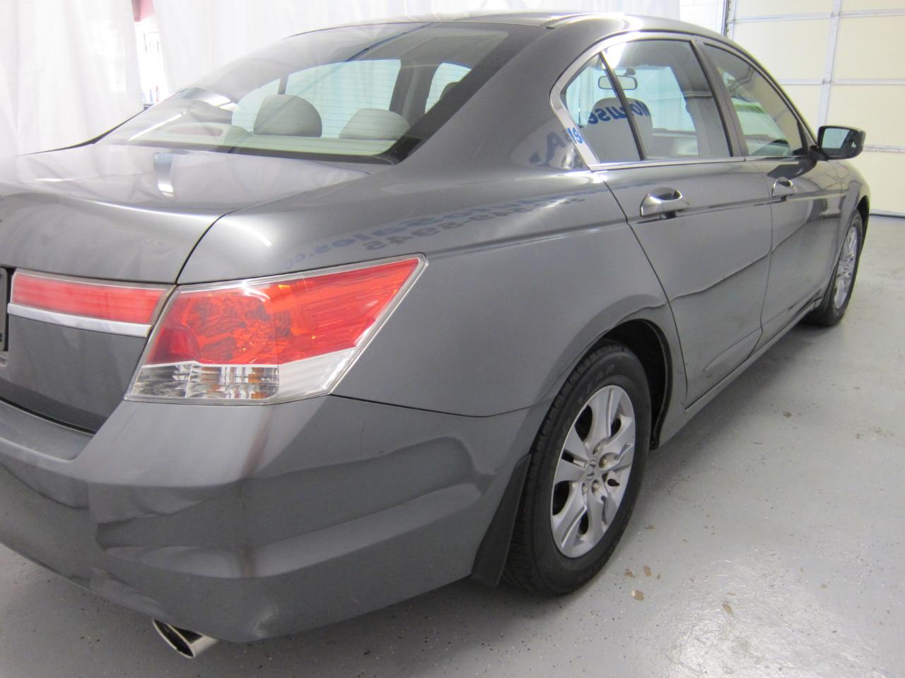 Honda Accord LX-P Sedan AT 2011