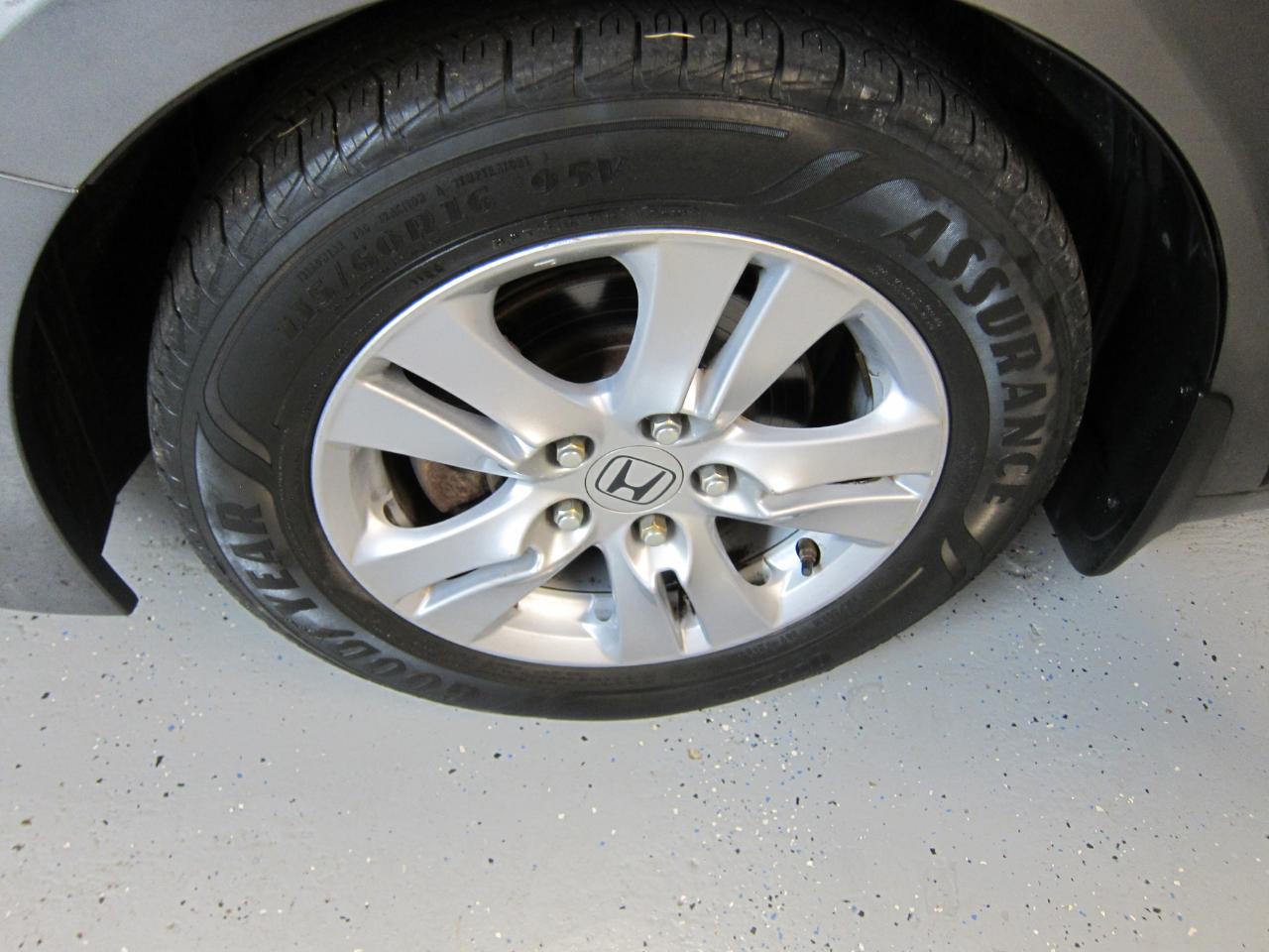 Honda Accord LX-P Sedan AT 2011
