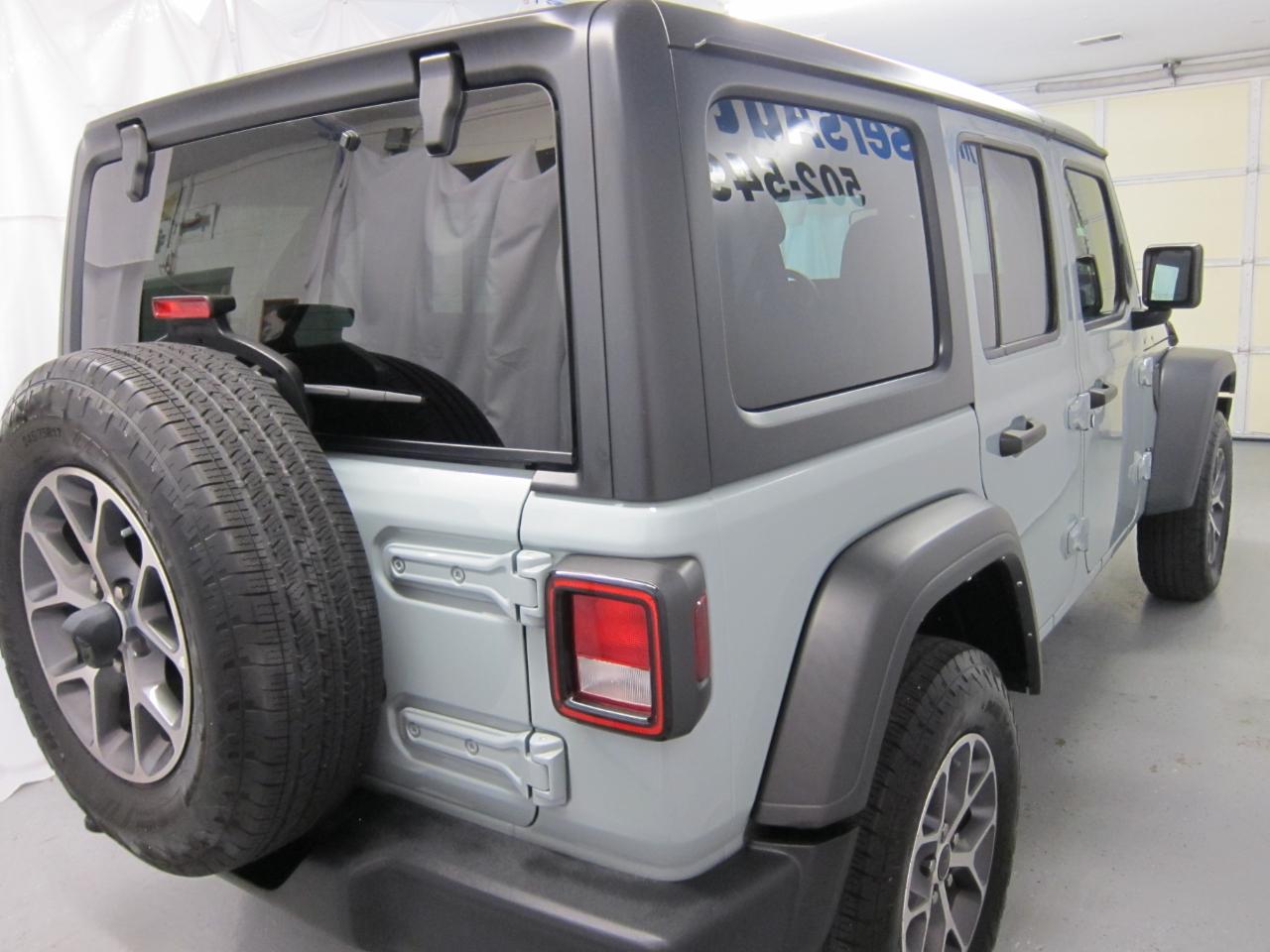Jeep Wrangler Sport 2024