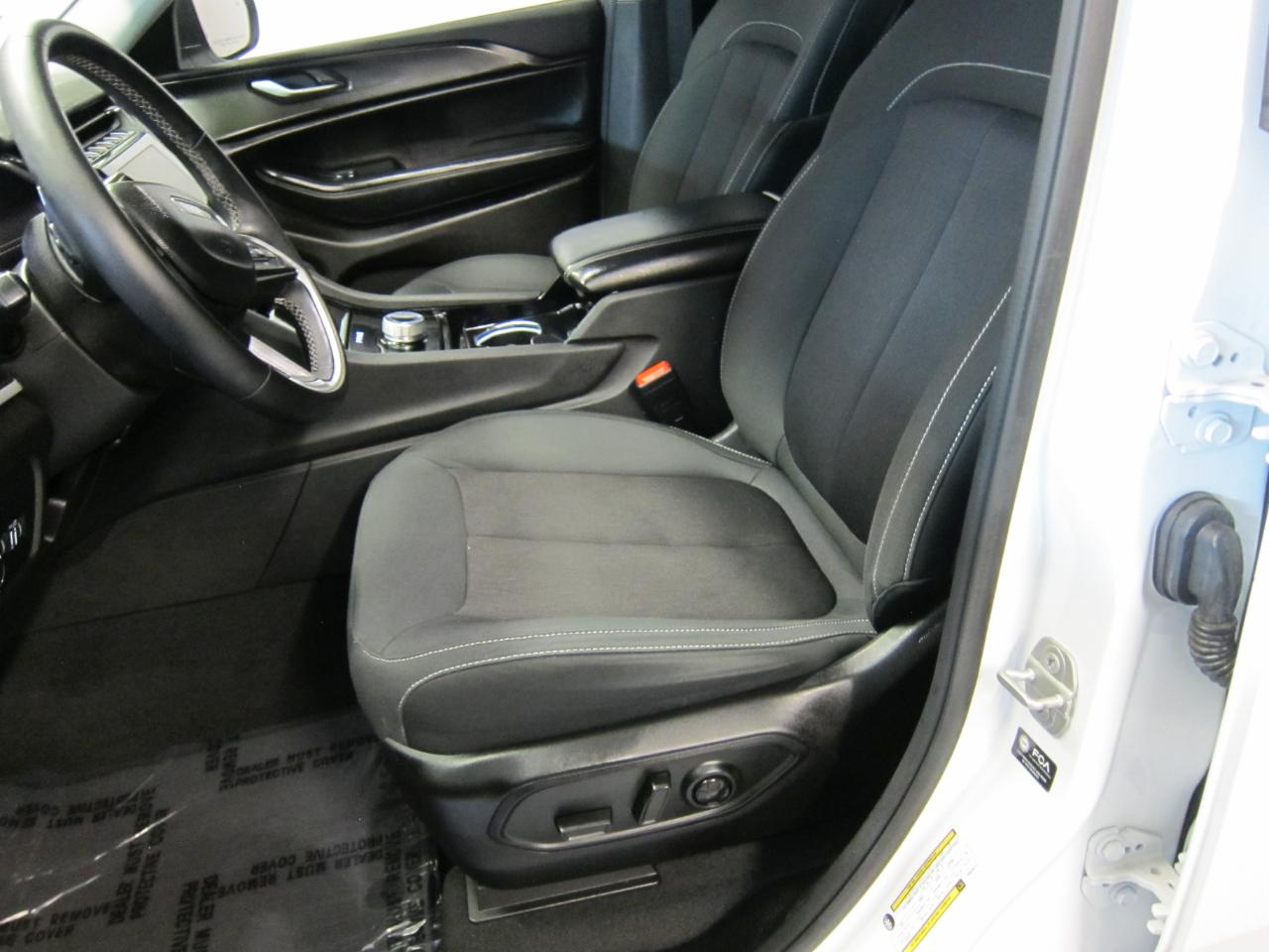 Jeep Grand Cherokee L Laredo 4WD 2023