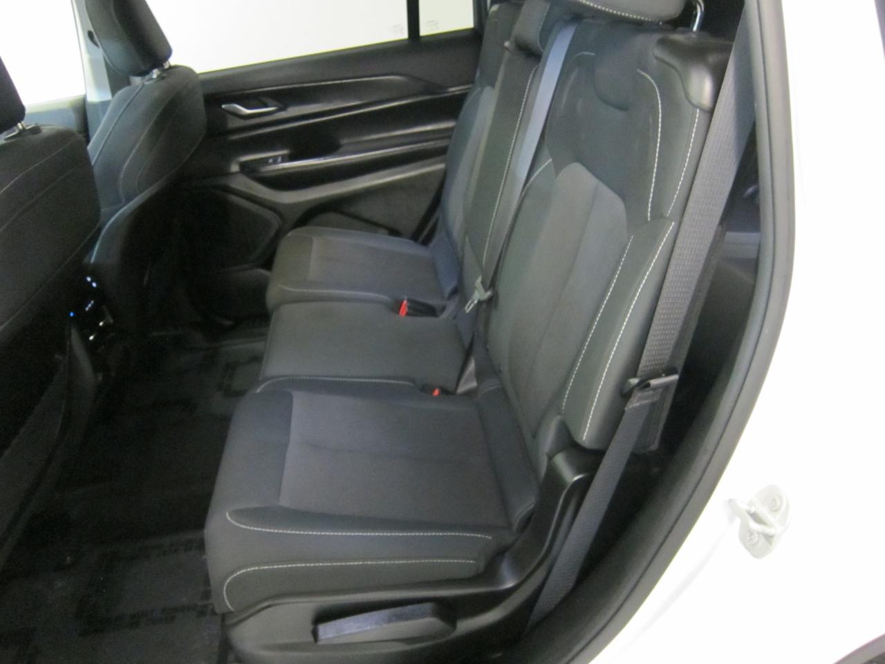 Jeep Grand Cherokee L Laredo 4WD 2023