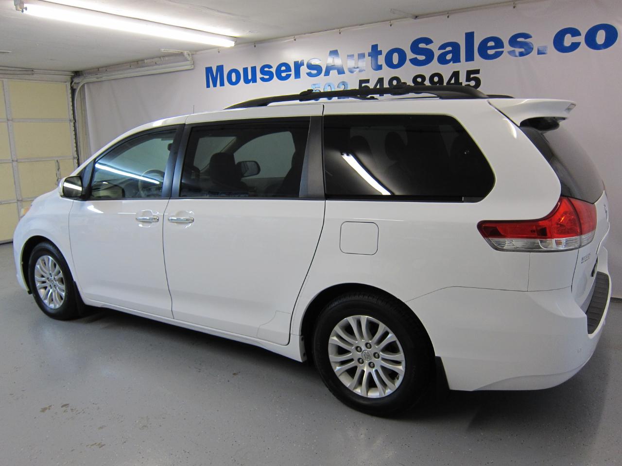 Toyota Sienna XLE FWD 8-Passenger V6 2013