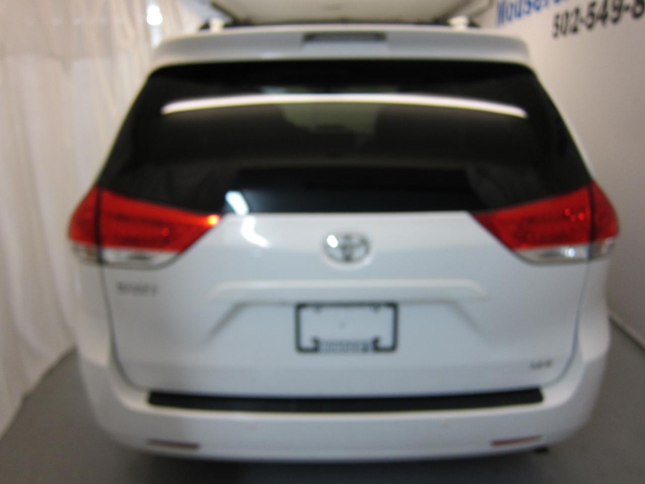 Toyota Sienna XLE FWD 8-Passenger V6 2013