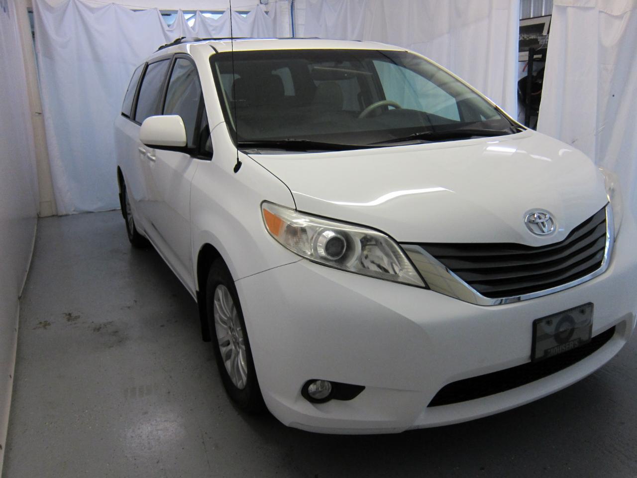 Toyota Sienna XLE FWD 8-Passenger V6 2013