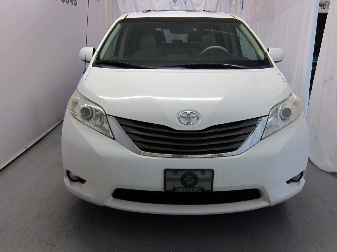 Toyota Sienna XLE FWD 8-Passenger V6 2013