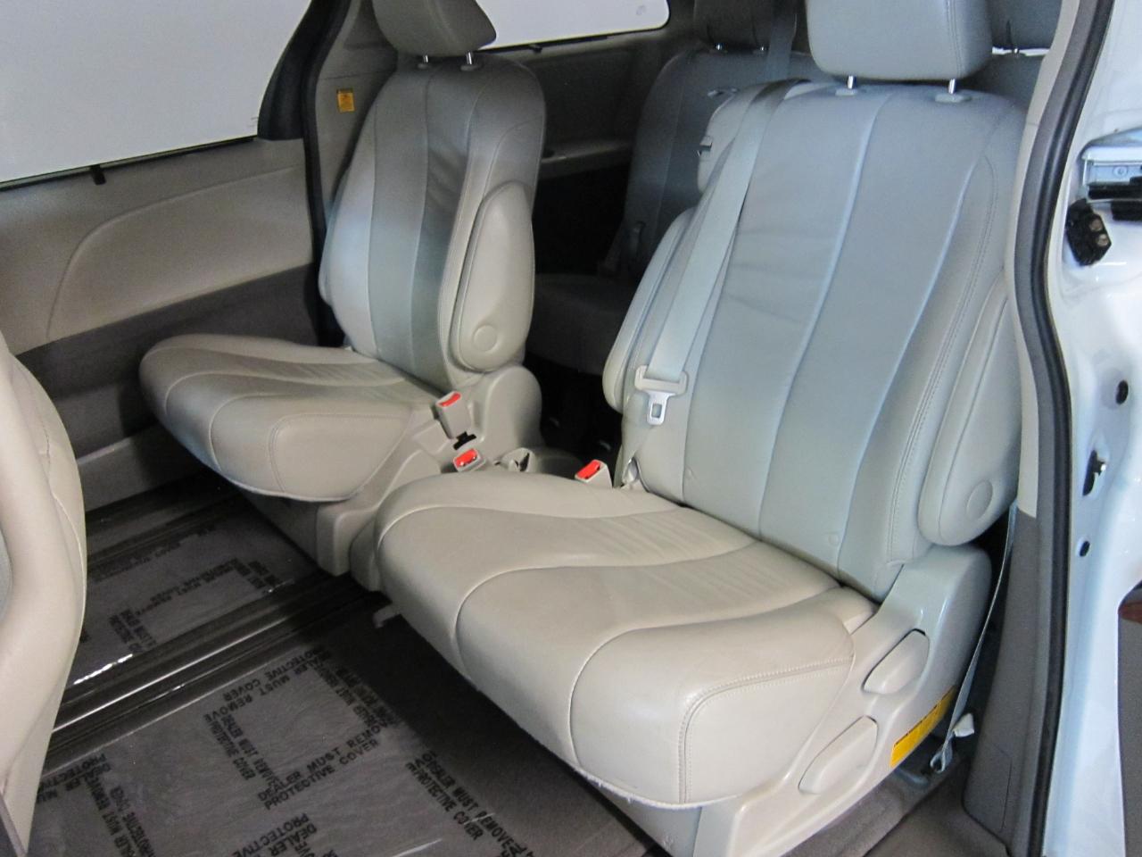 Toyota Sienna XLE FWD 8-Passenger V6 2013