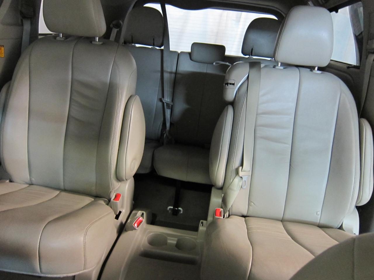Toyota Sienna XLE FWD 8-Passenger V6 2013
