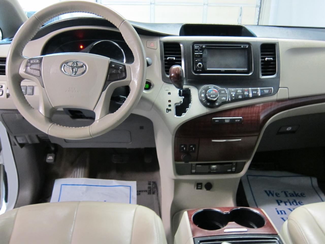 Toyota Sienna XLE FWD 8-Passenger V6 2013