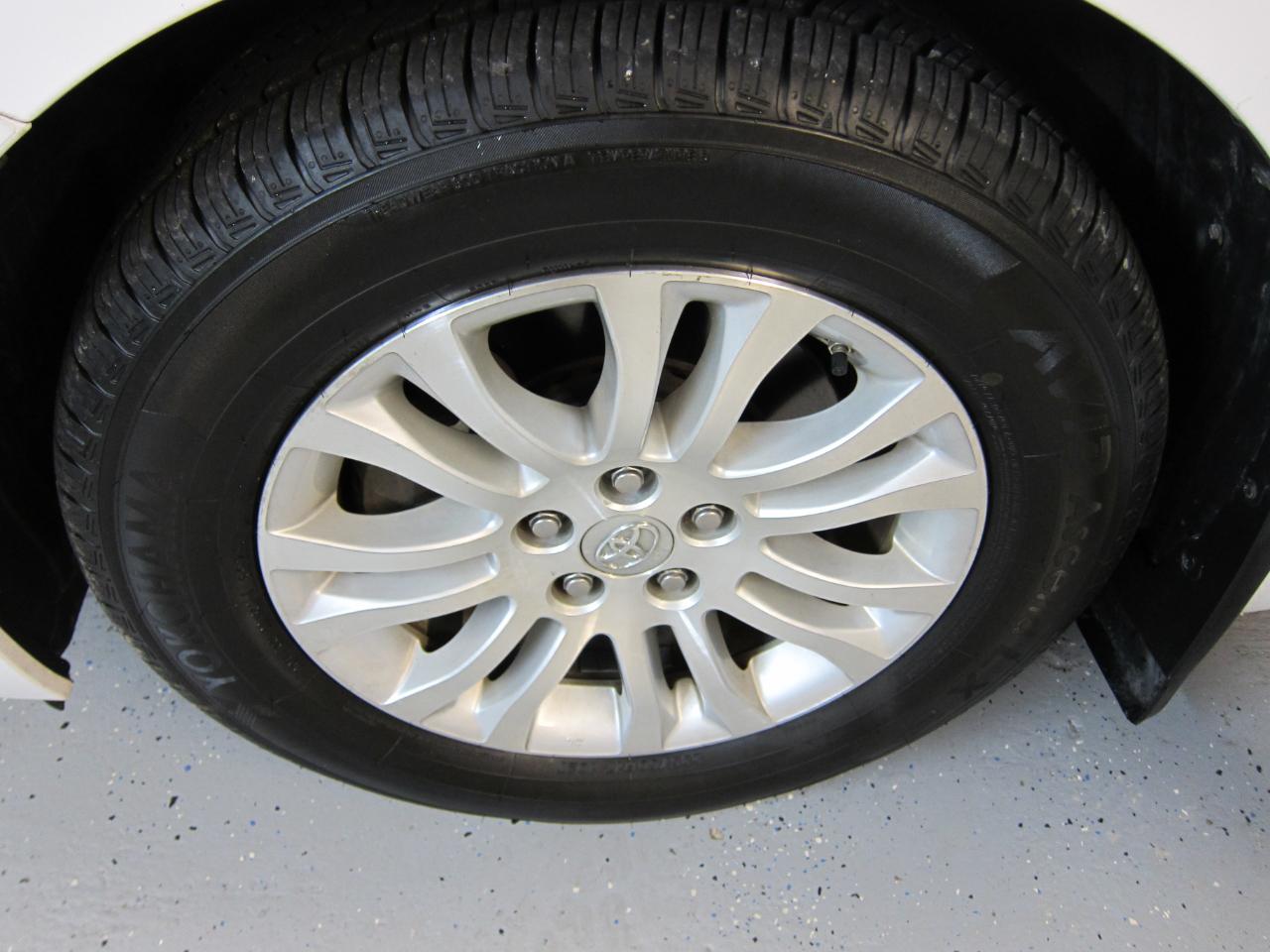 Toyota Sienna XLE FWD 8-Passenger V6 2013