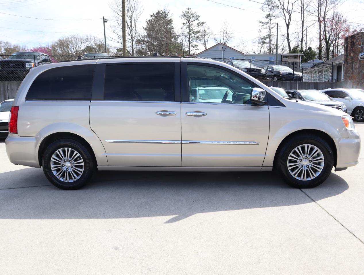 Chrysler Town & Country Touring-L 2016