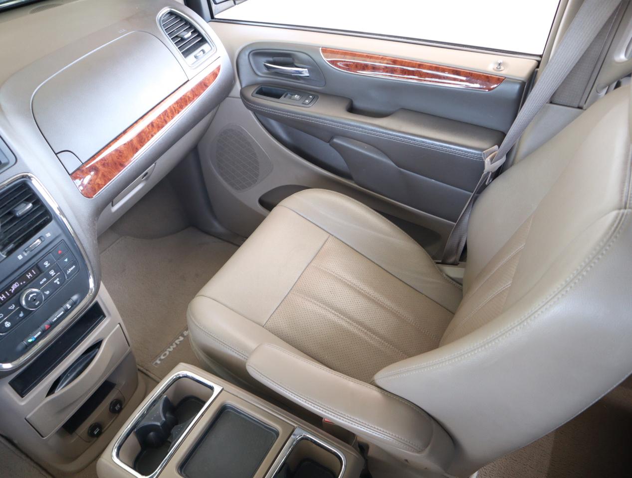 Chrysler Town & Country Touring-L 2016