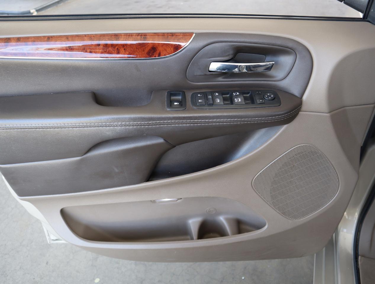 Chrysler Town & Country Touring-L 2016