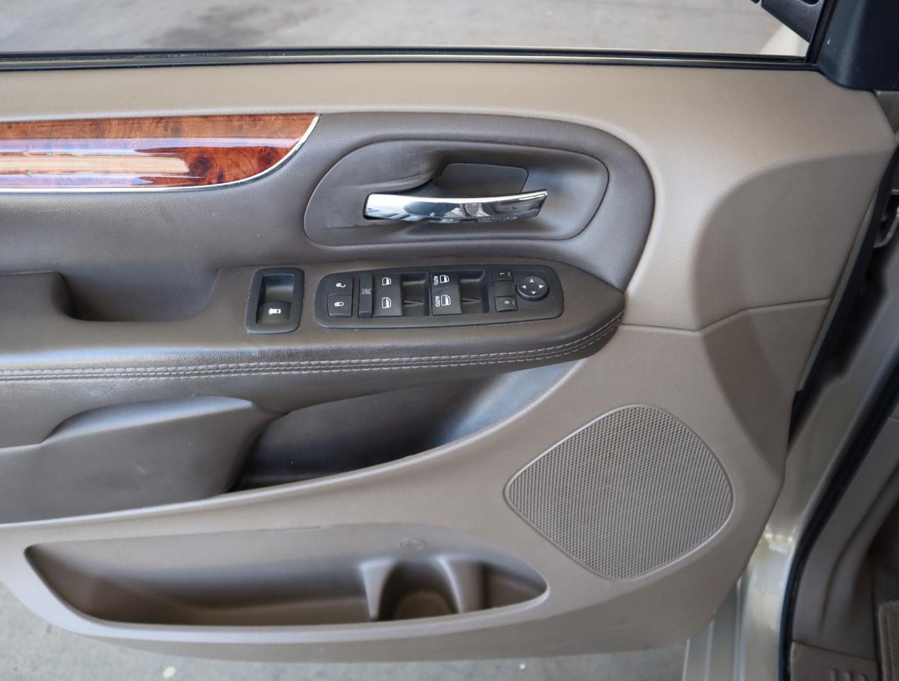Chrysler Town & Country Touring-L 2016
