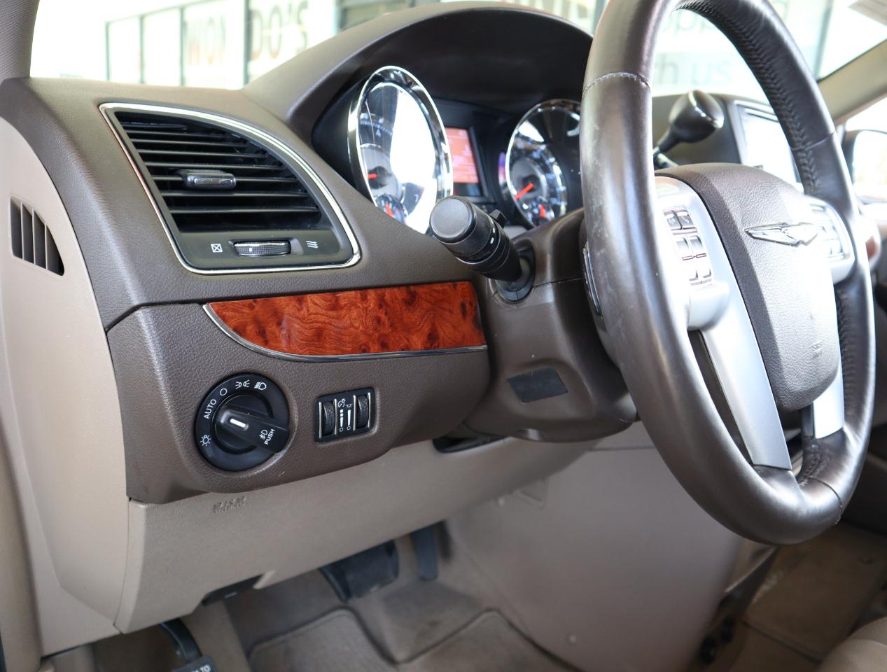 Chrysler Town & Country Touring-L 2016