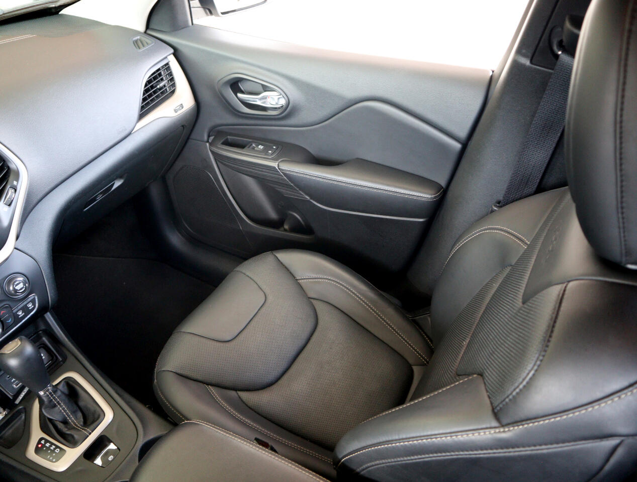 2015 Jeep Cherokee Limited photo 18