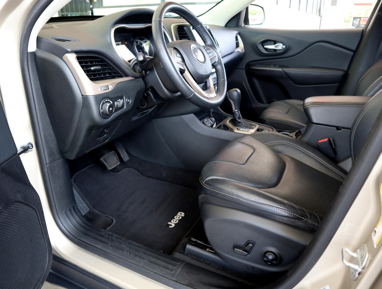 2015 Jeep Cherokee Limited photo 38