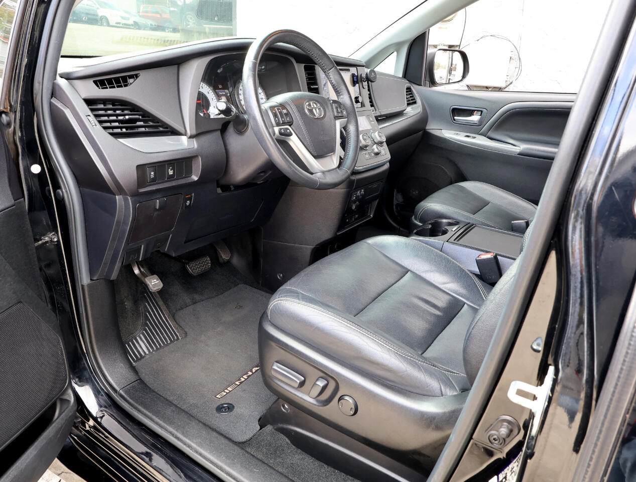 Toyota Sienna SE Premium FWD 8-Passenger V6 2017