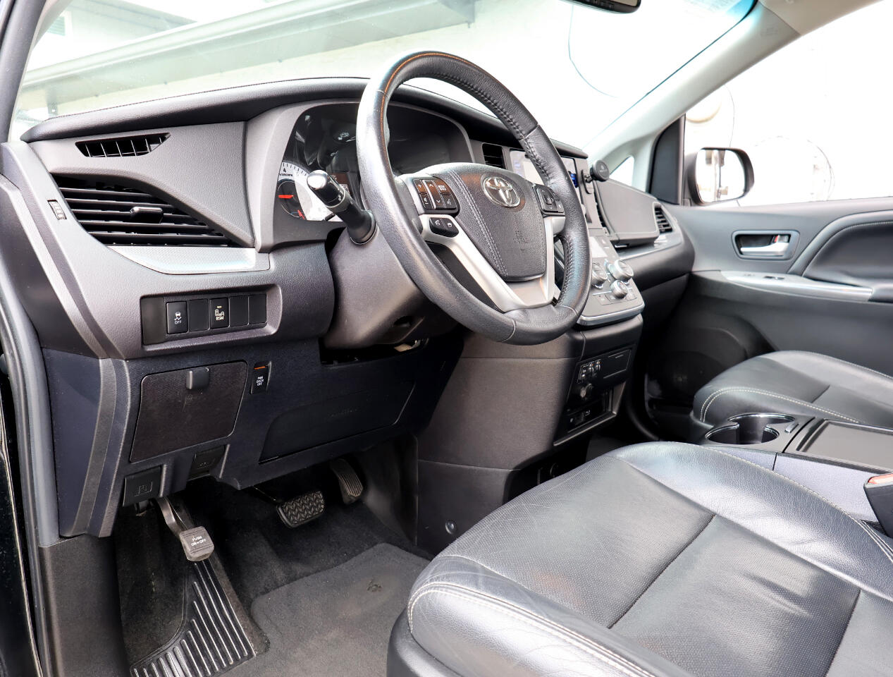 Toyota Sienna SE Premium FWD 8-Passenger V6 2017