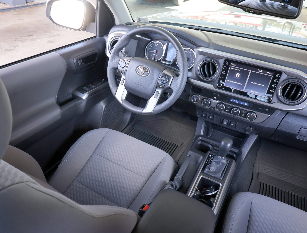 Toyota Tacoma SR5 Double Cab 4WD V6 2023