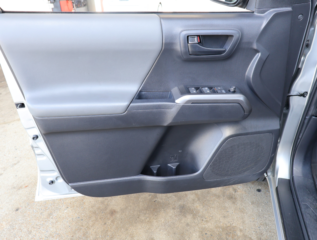 Toyota Tacoma SR5 Double Cab 4WD V6 2023