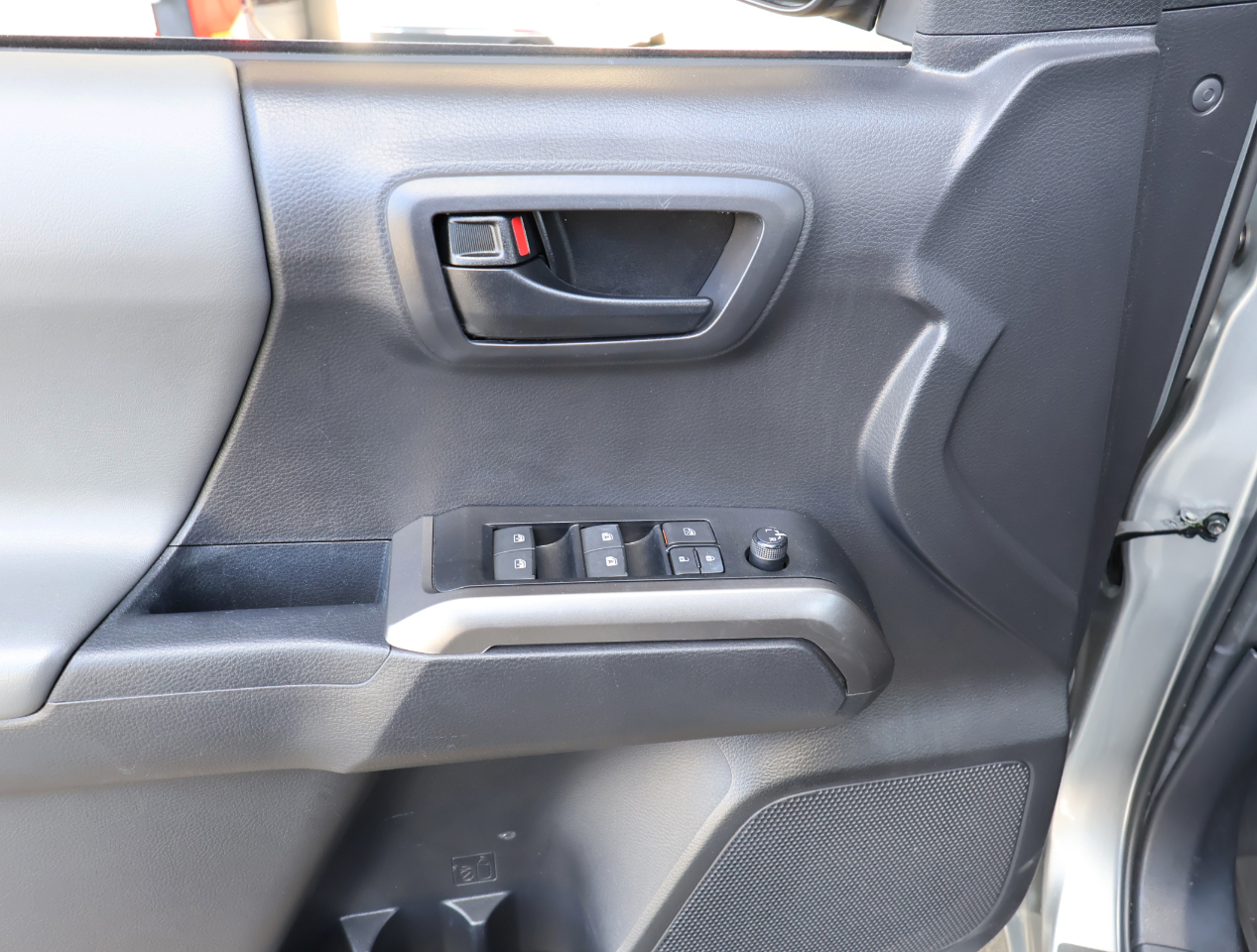 Toyota Tacoma SR5 Double Cab 4WD V6 2023