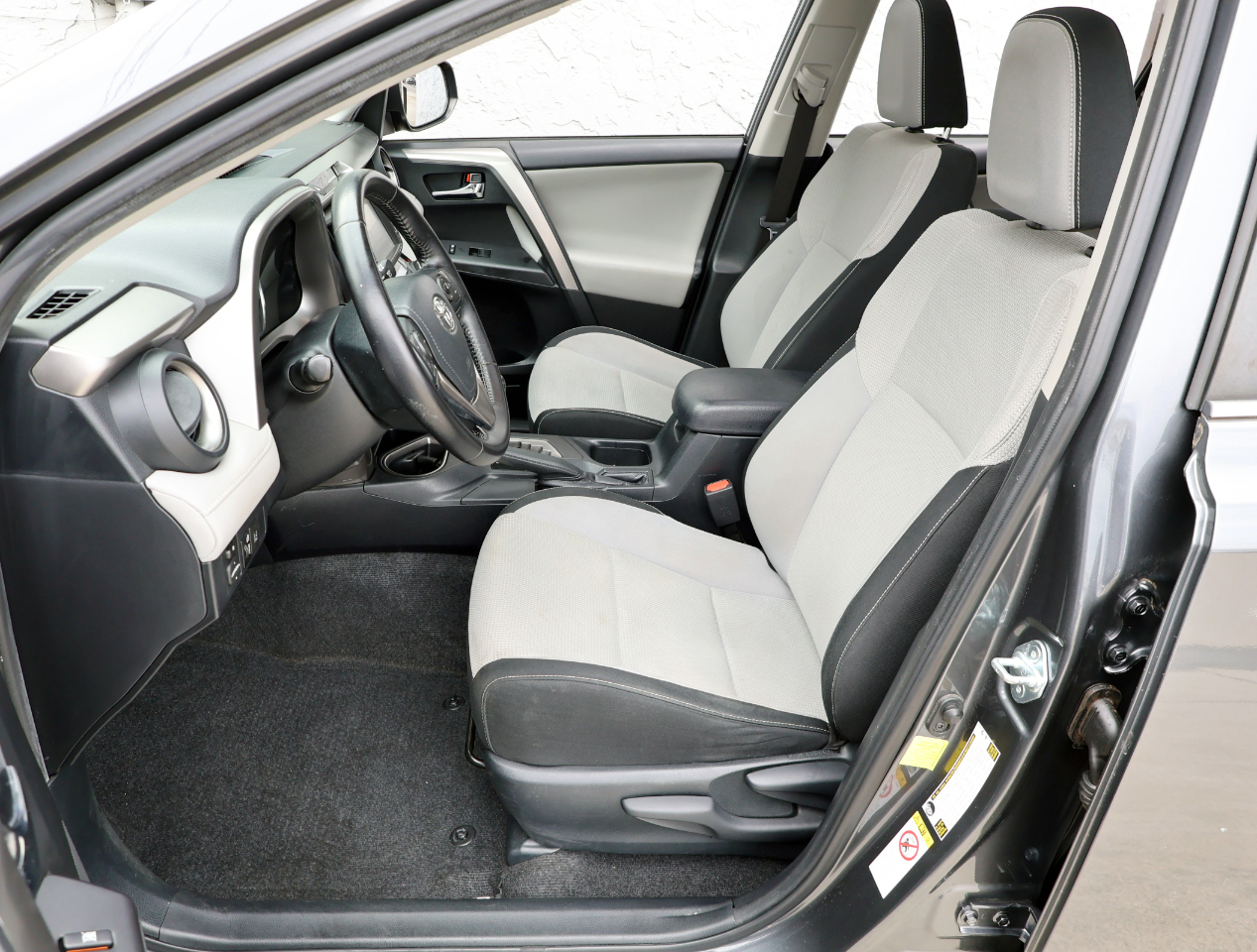 Toyota RAV4 XLE FWD 2016