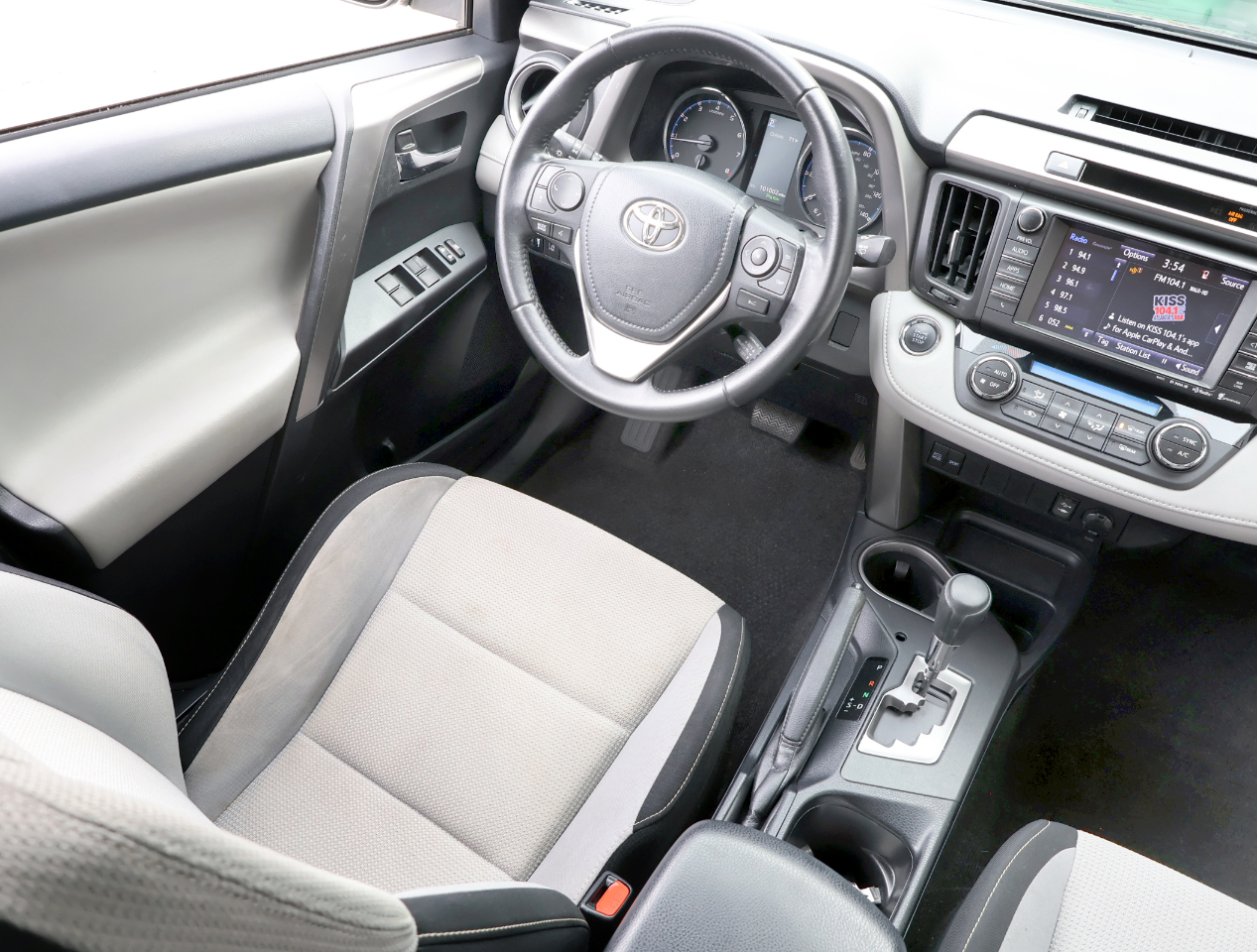 Toyota RAV4 XLE FWD 2016