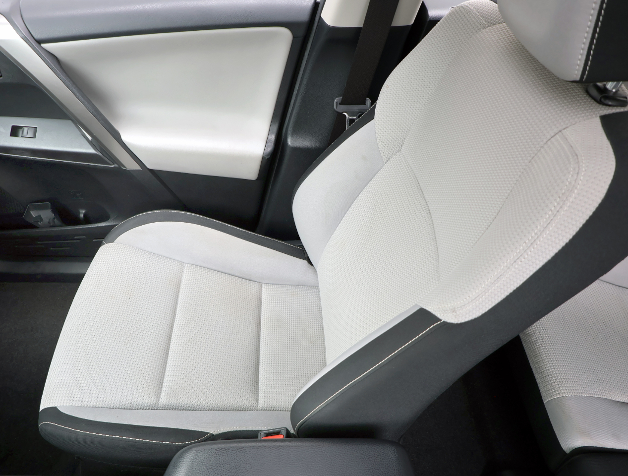 Toyota RAV4 XLE FWD 2016