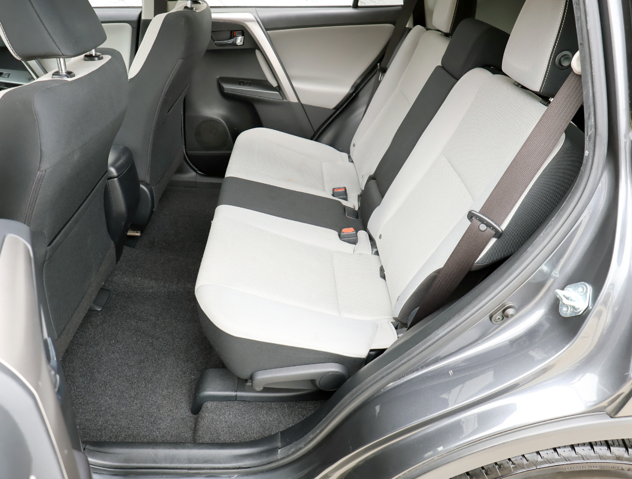 Toyota RAV4 XLE FWD 2016