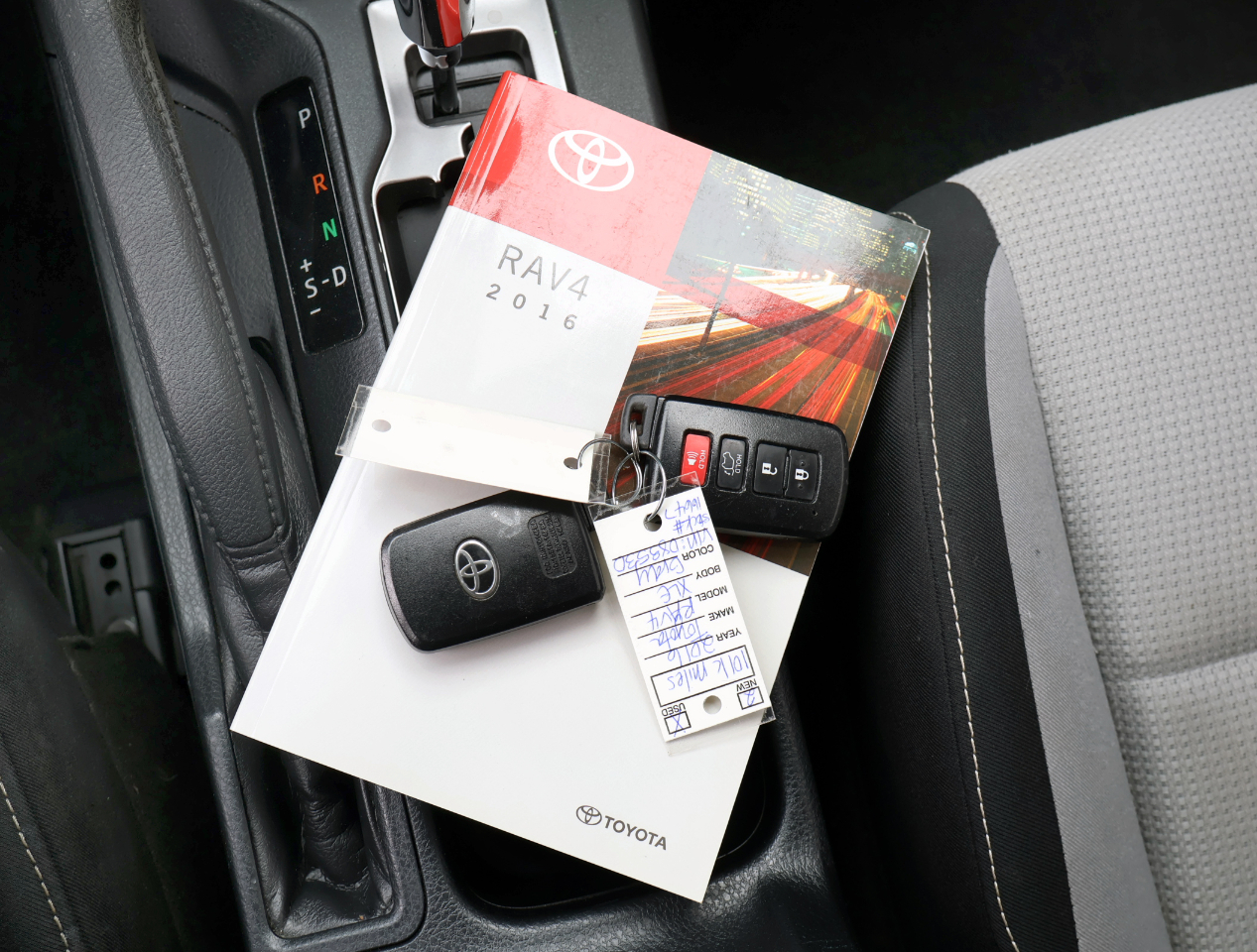 Toyota RAV4 XLE FWD 2016