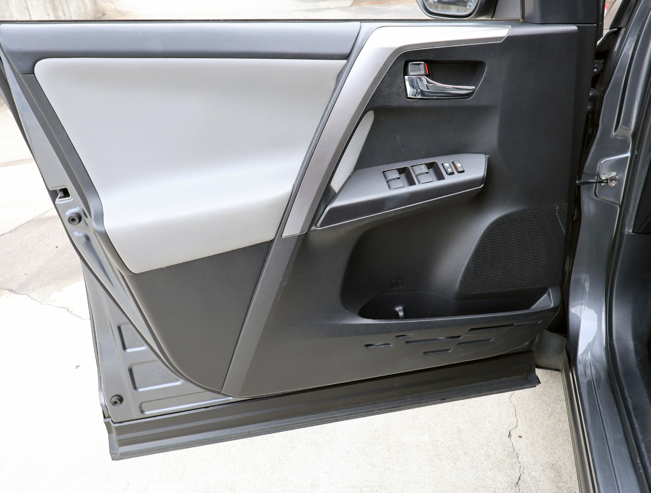 Toyota RAV4 XLE FWD 2016