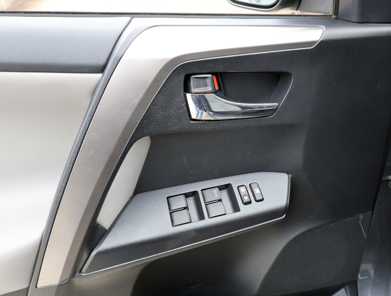 Toyota RAV4 XLE FWD 2016