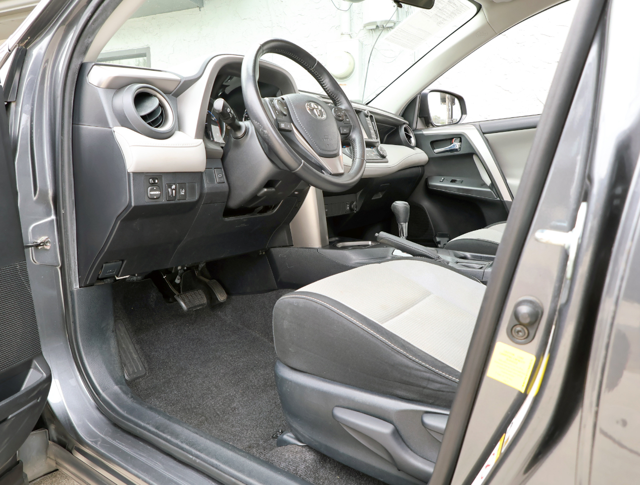 Toyota RAV4 XLE FWD 2016