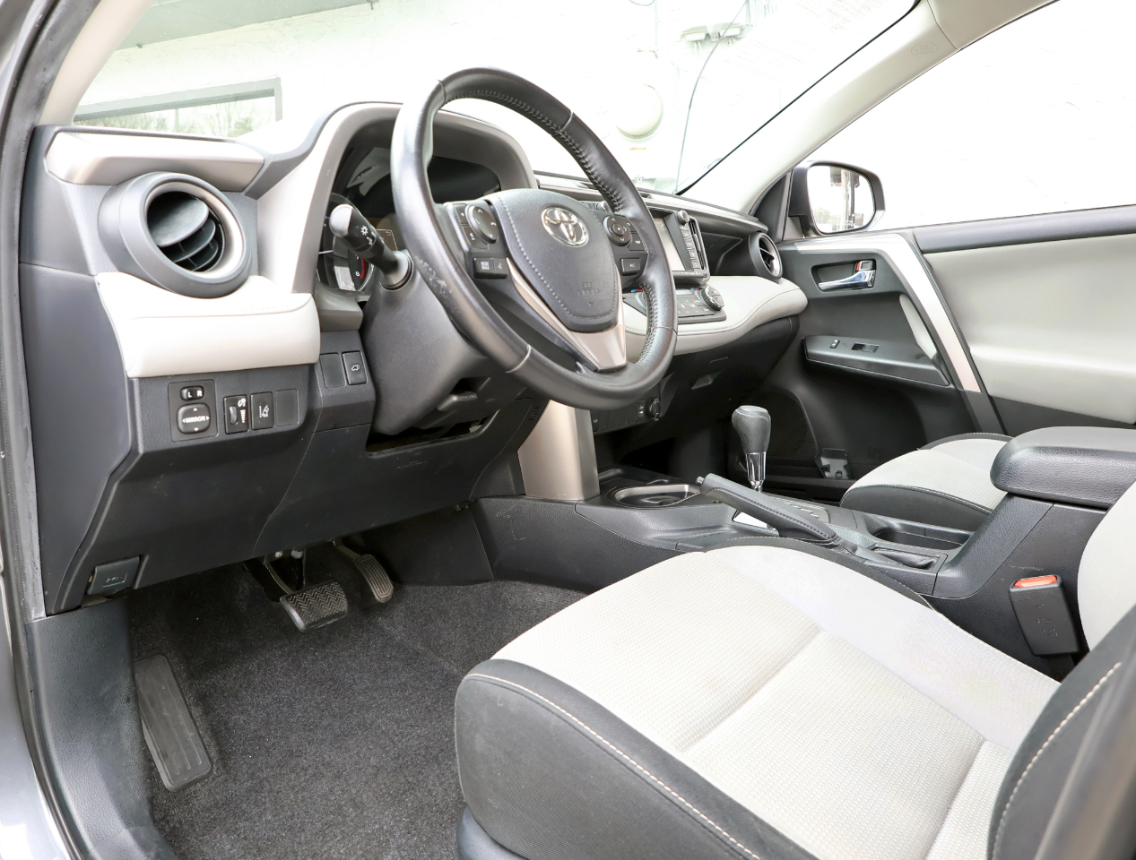 Toyota RAV4 XLE FWD 2016