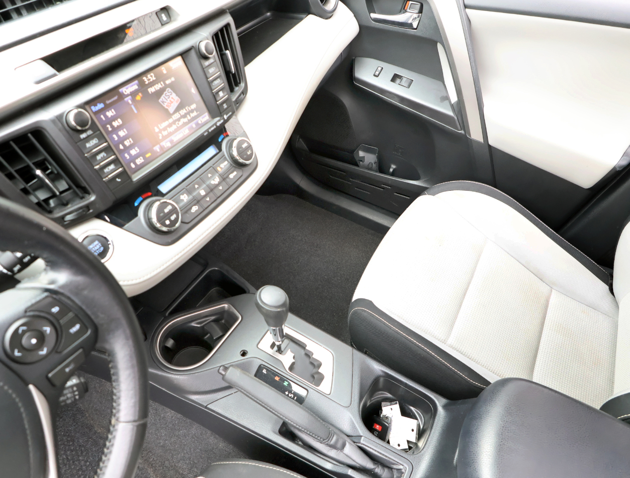 Toyota RAV4 XLE FWD 2016