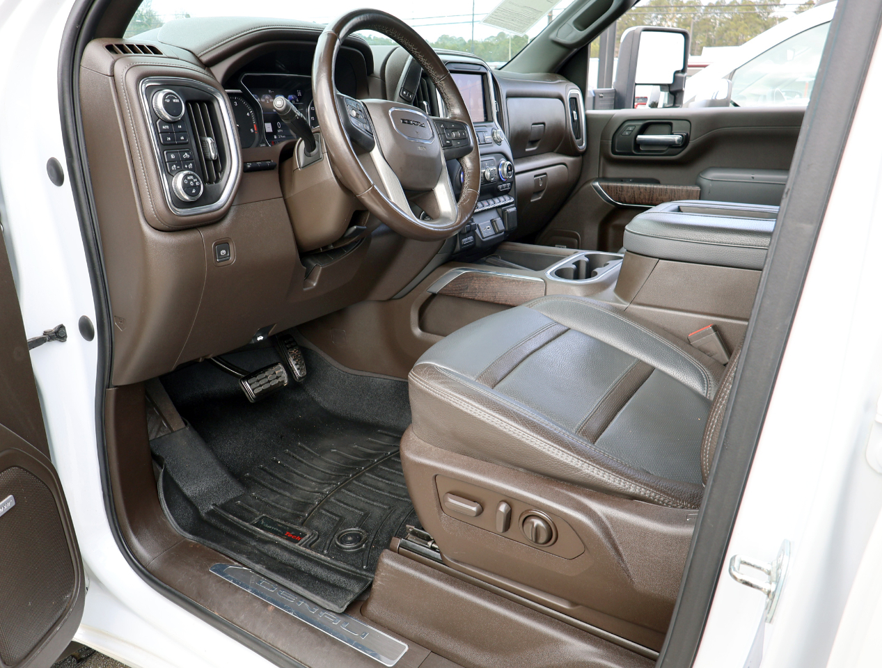 GMC Sierra 2500HD Denali Crew Cab 4WD 2022