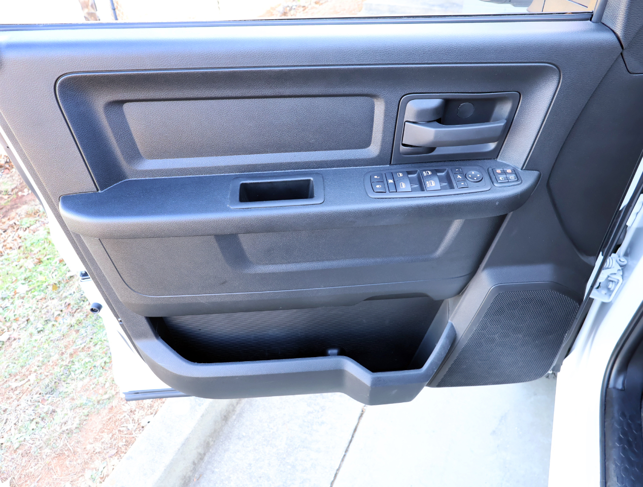 RAM 3500 Tradesman Crew Cab 4WD DRW 2024