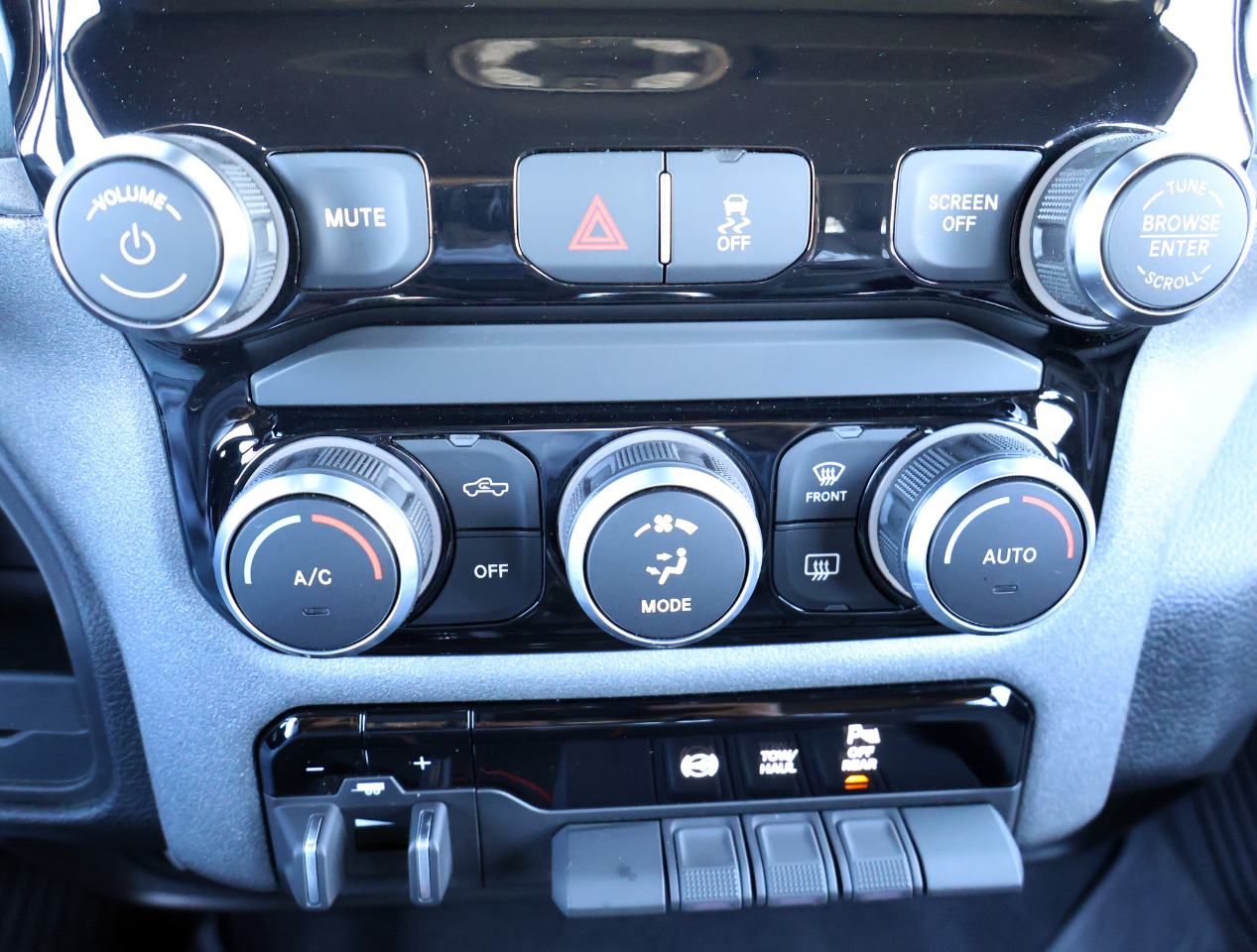 RAM 3500 Tradesman Crew Cab 4WD DRW 2024