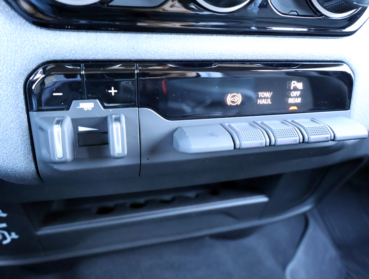 RAM 3500 Tradesman Crew Cab 4WD DRW 2024