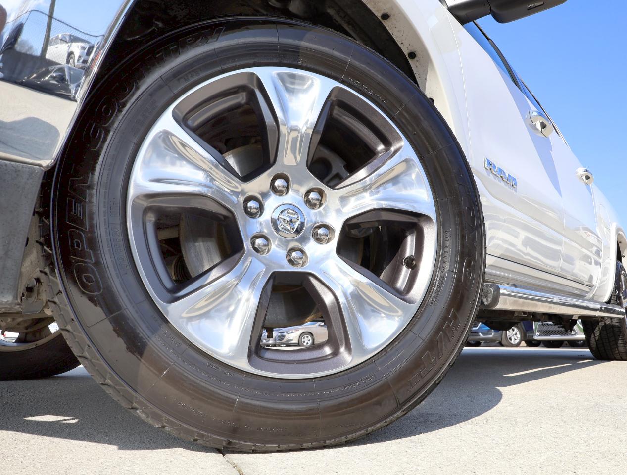 RAM 1500 Laramie Crew Cab SWB 4WD 2019