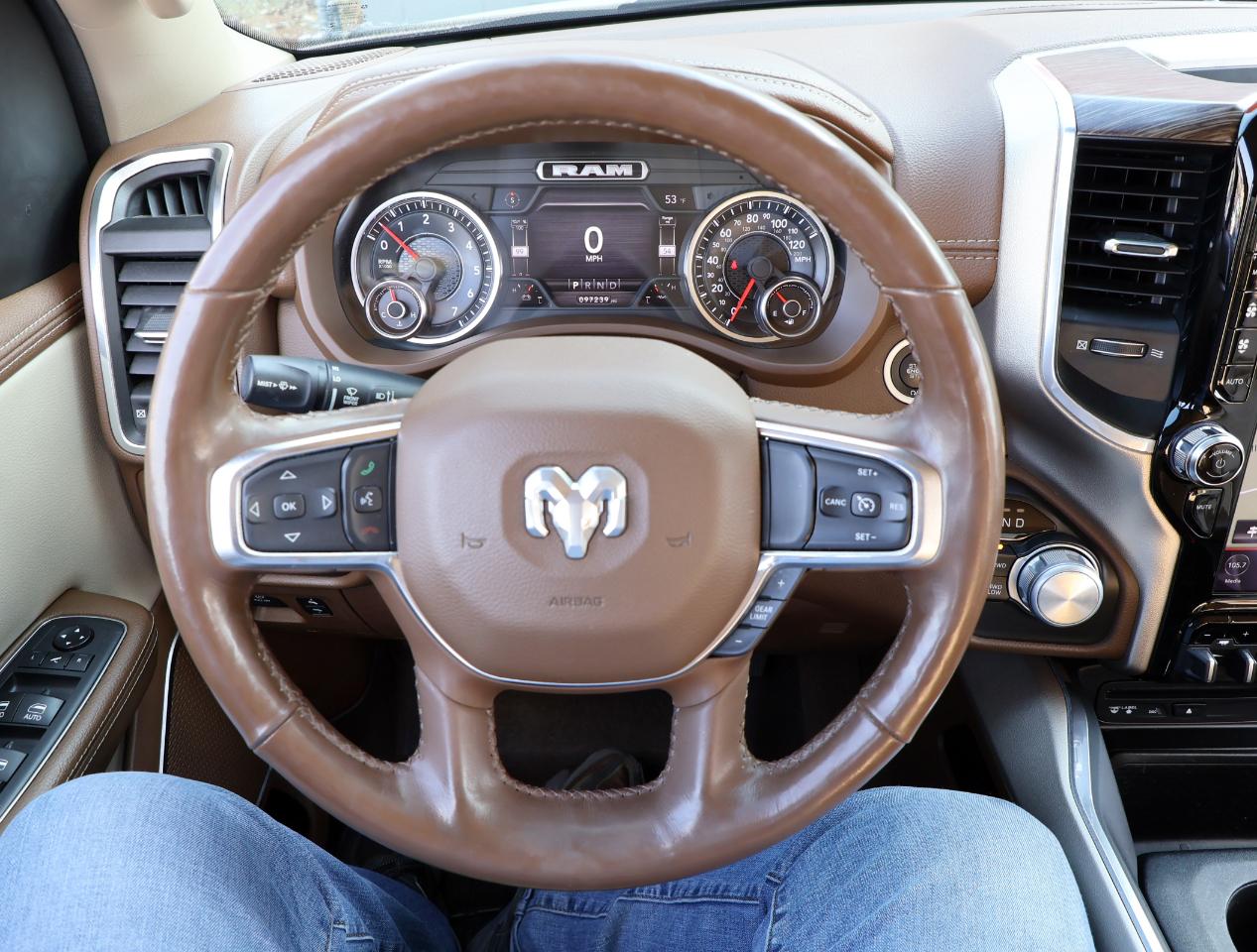 RAM 1500 Laramie Crew Cab SWB 4WD 2019