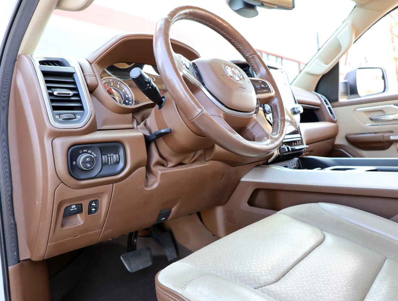 RAM 1500 Laramie Crew Cab SWB 4WD 2019