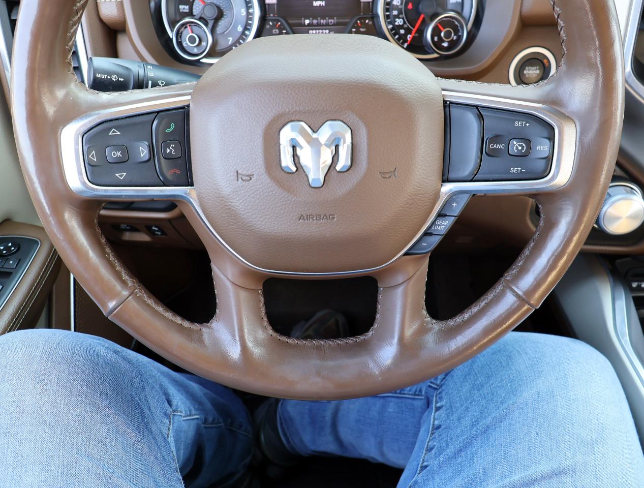 RAM 1500 Laramie Crew Cab SWB 4WD 2019