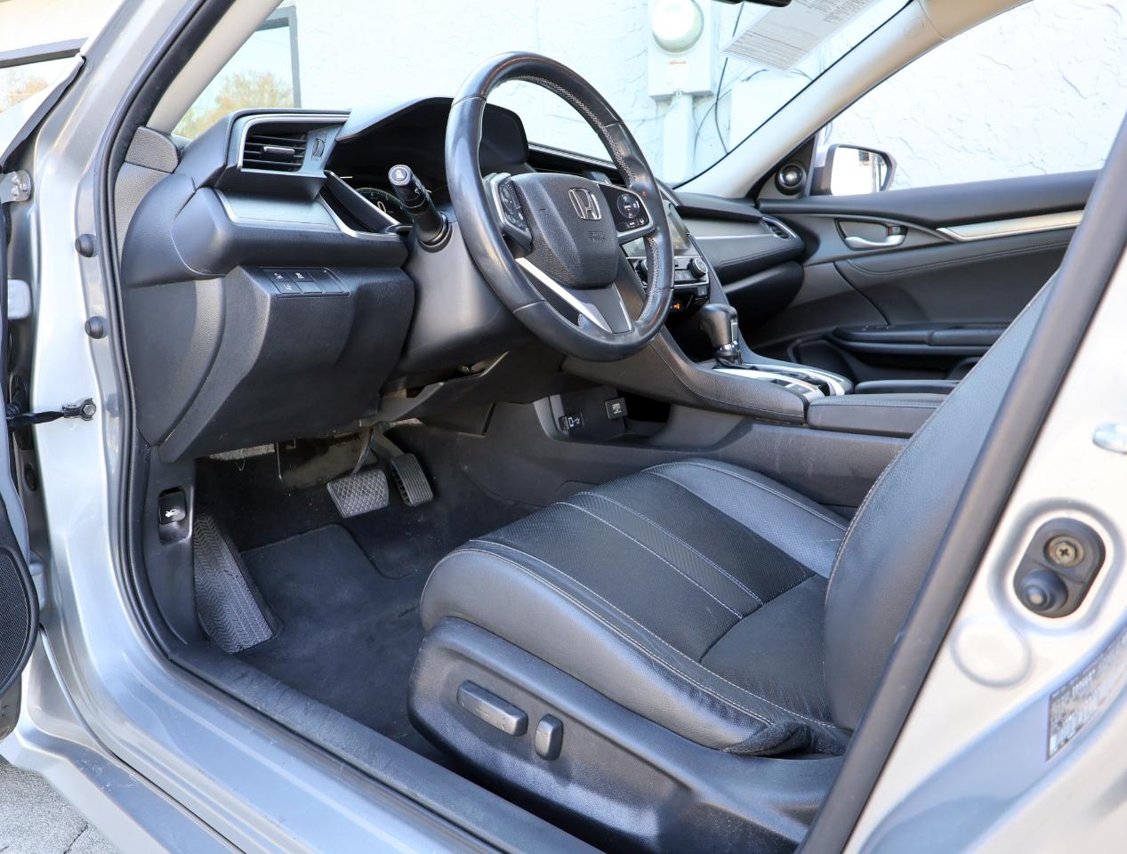 Honda Civic Touring Sedan CVT 2018