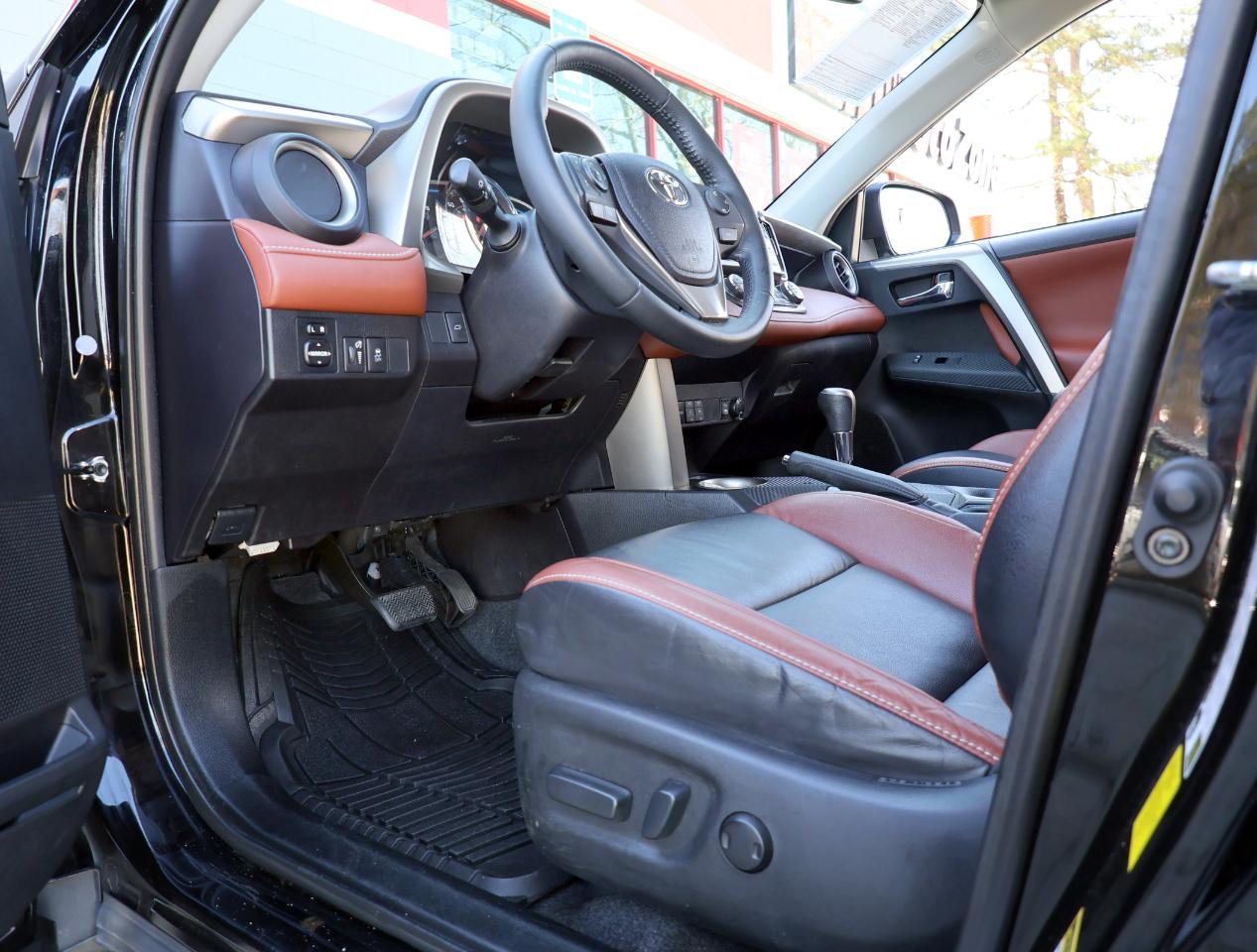 Toyota RAV4 Limited FWD 2014