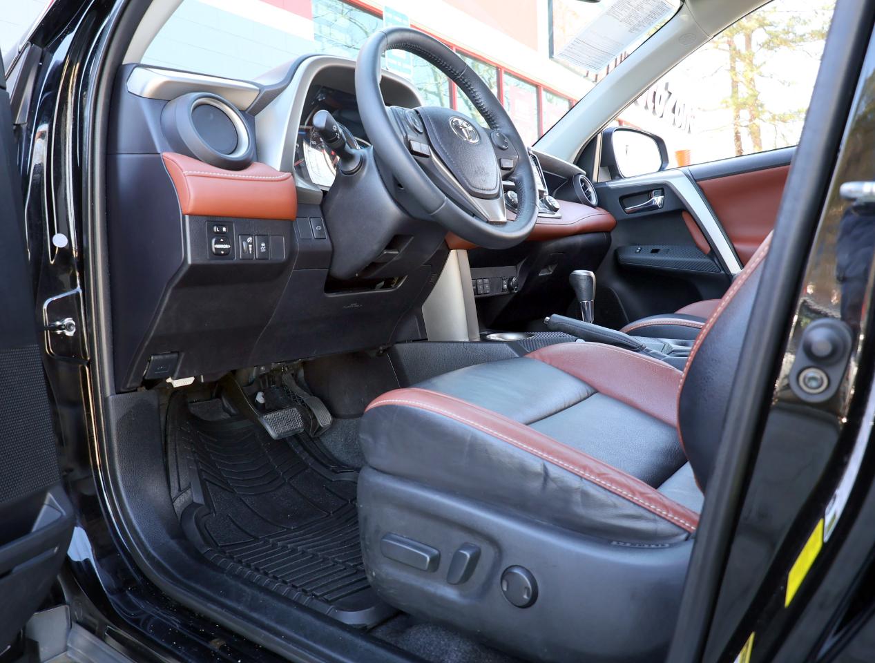 Toyota RAV4 Limited FWD 2014