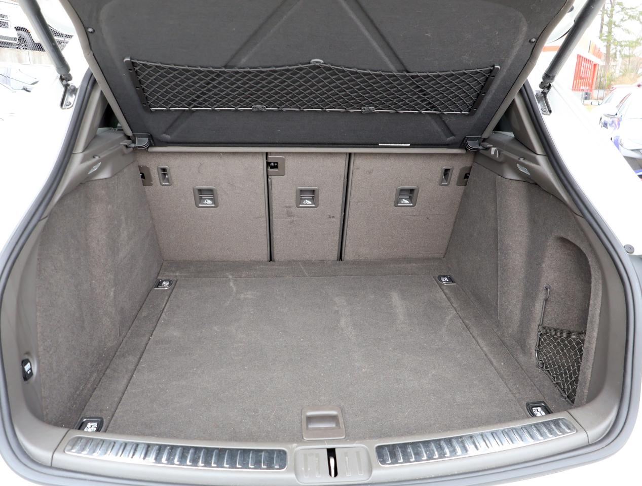 Porsche Macan Base 2021