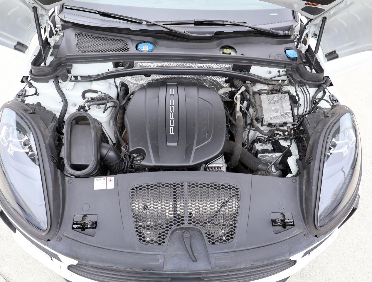 Porsche Macan Base 2021