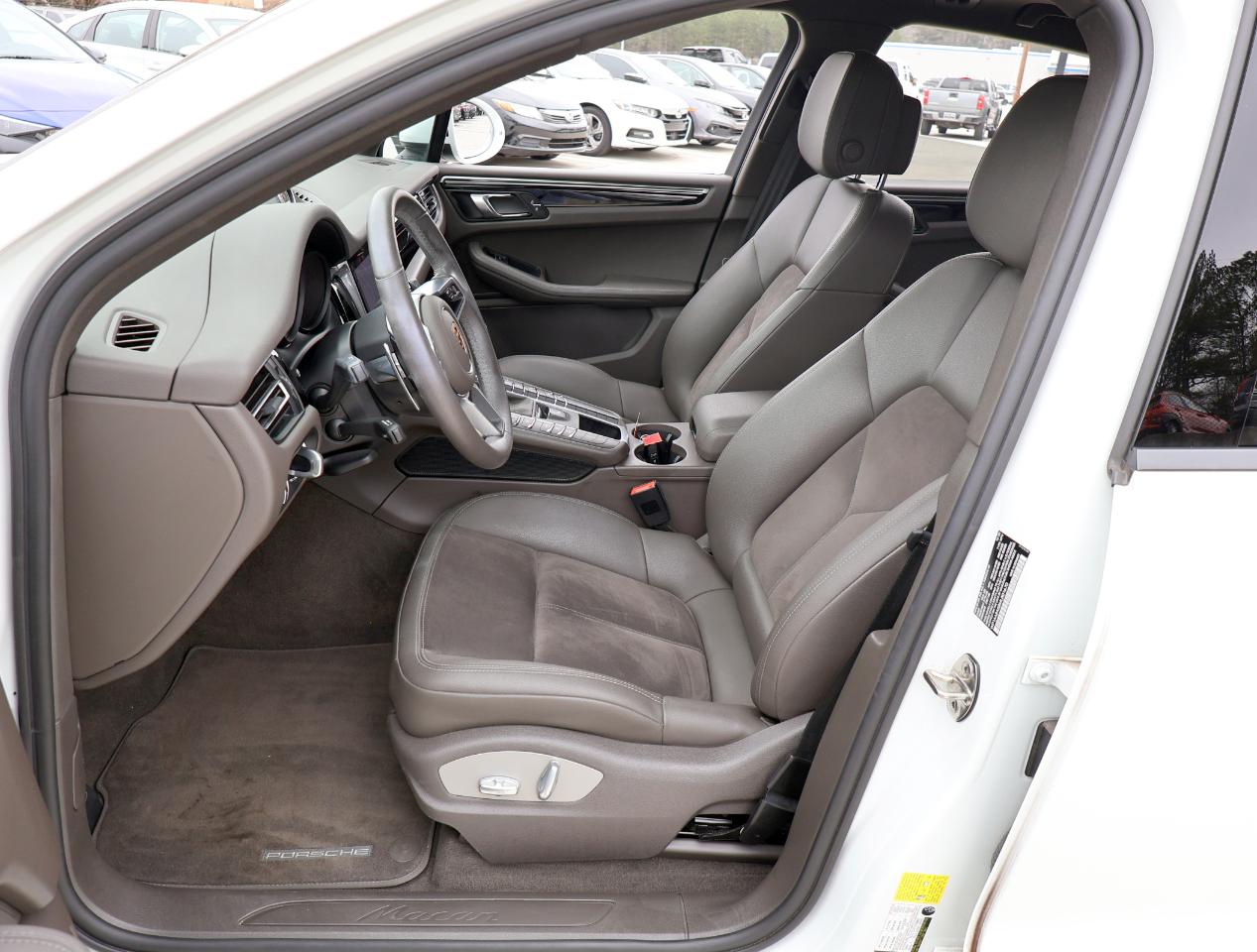 Porsche Macan Base 2021