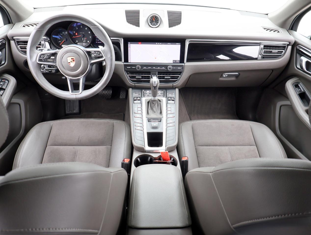 Porsche Macan Base 2021